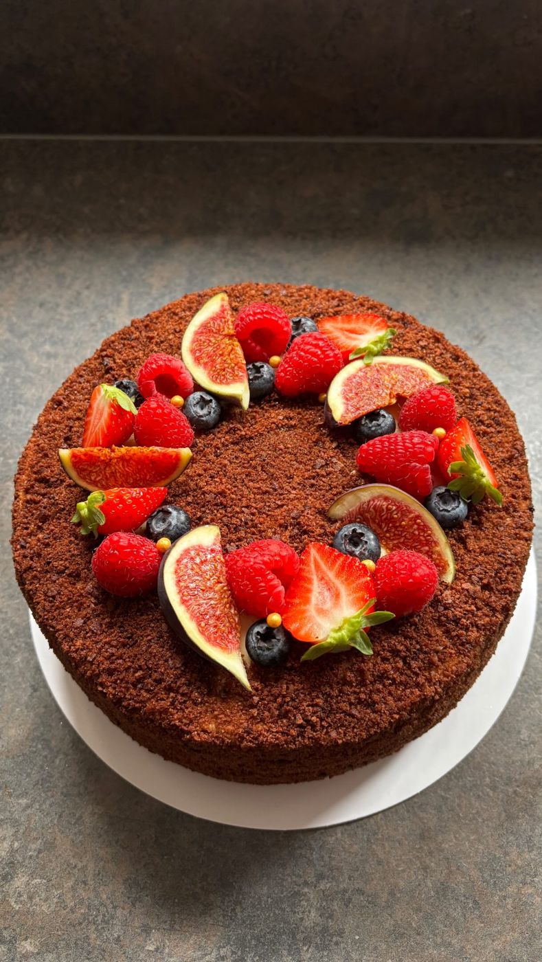A chocolate Spartak honey cake with figs and berries